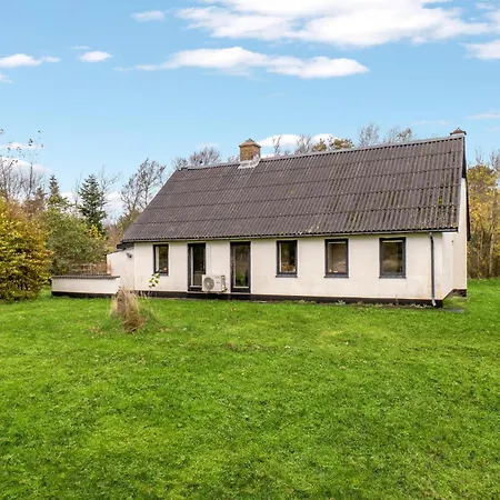 בית נופש 2 Bedroom Cozy In