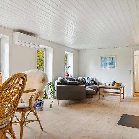 בית נופש 2 Bedroom Cozy In